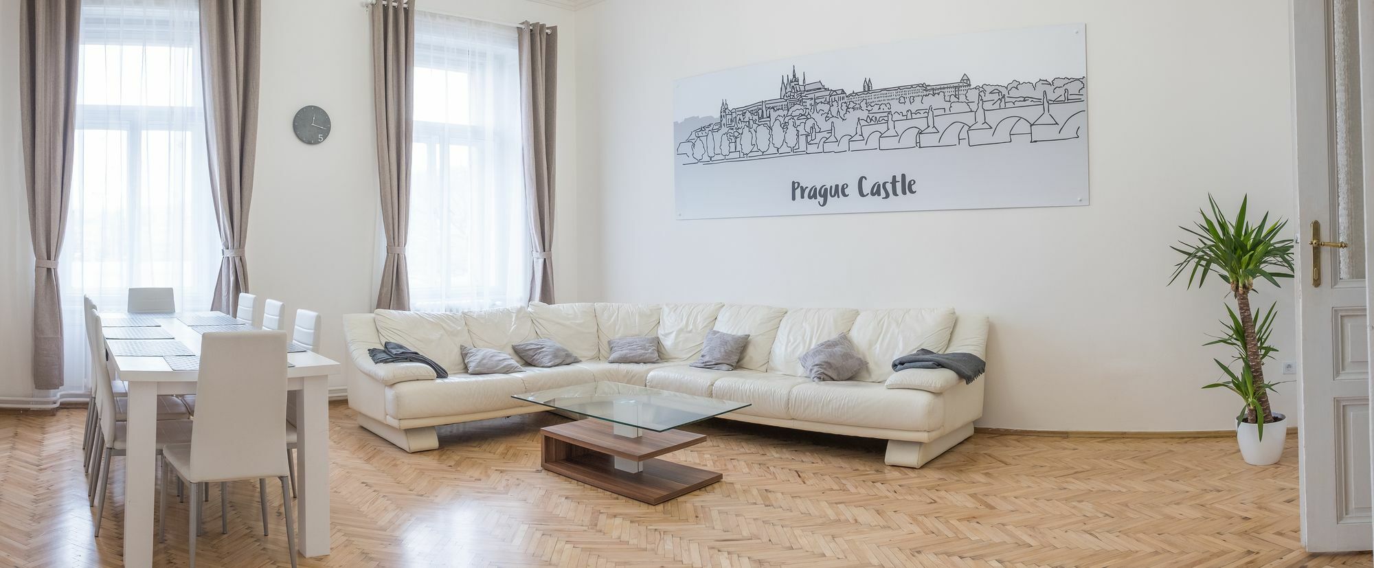Resslova By The Dancing House *
